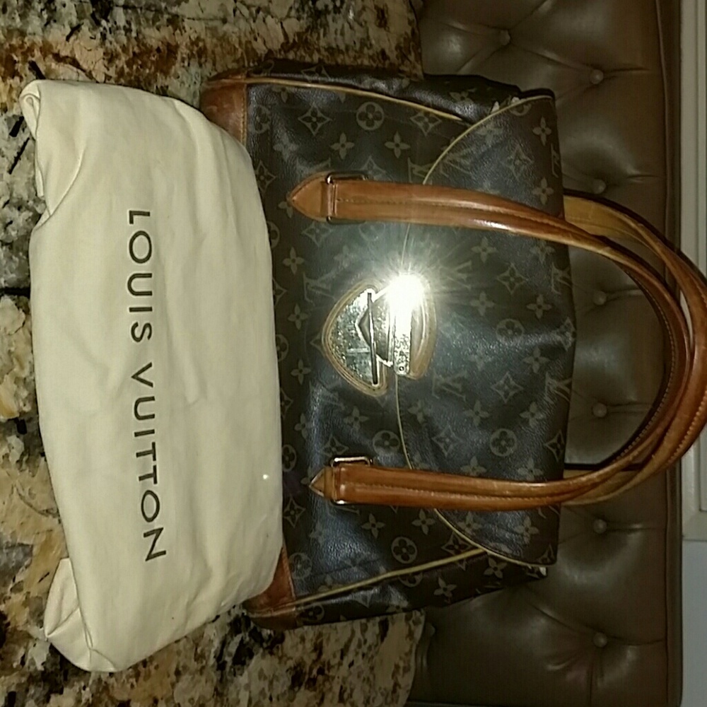 LV PURSE Beverly GM